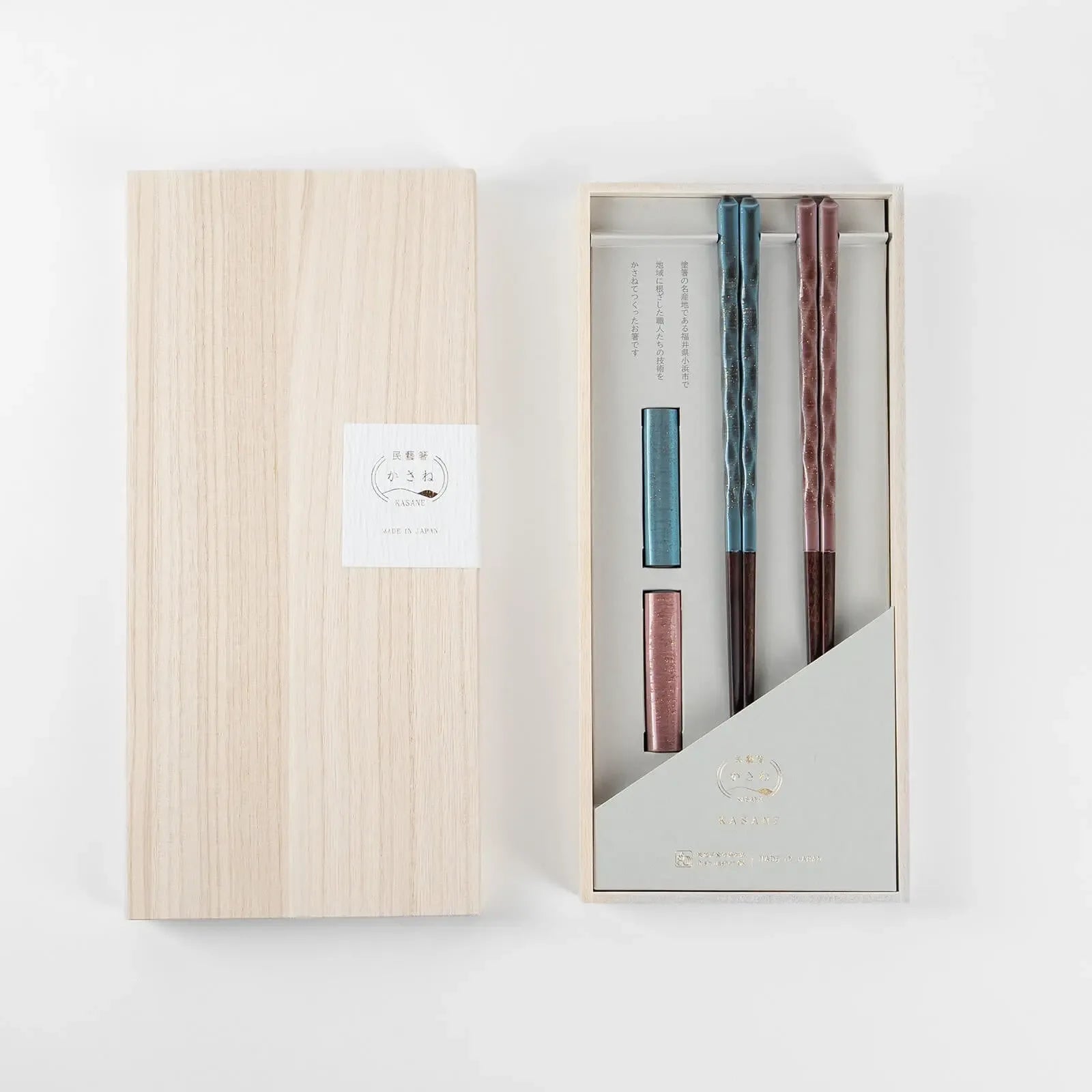 Kasane blue and red lacquered chopsticks gift set, 23cm, with matching rests in a paulownia wood box