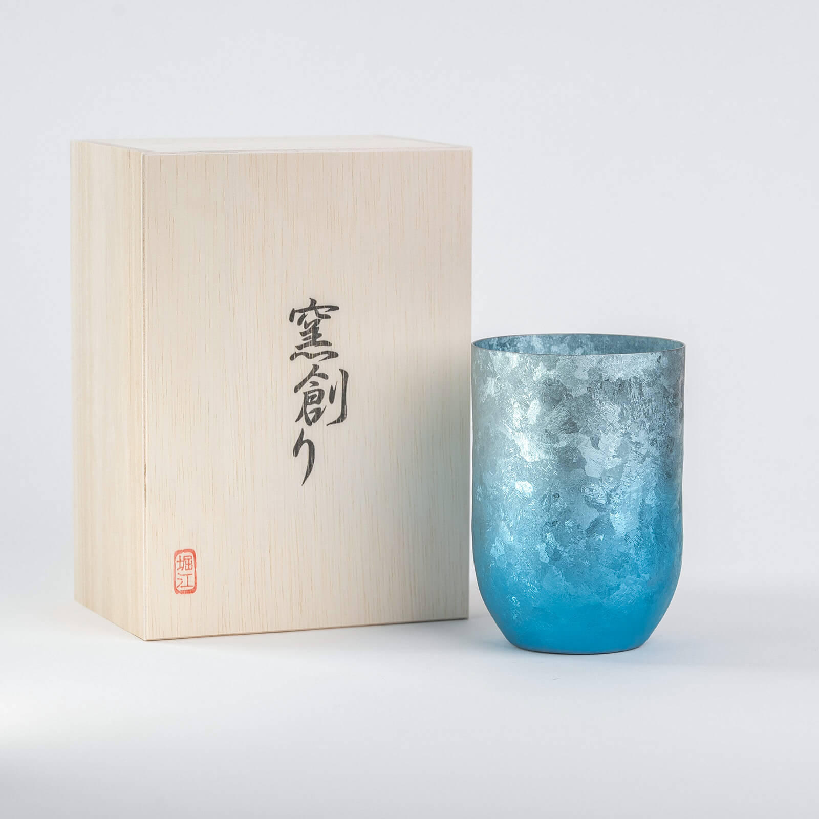 Horie titanium cup Kamazukuri edition in blue gradient with wooden gift box