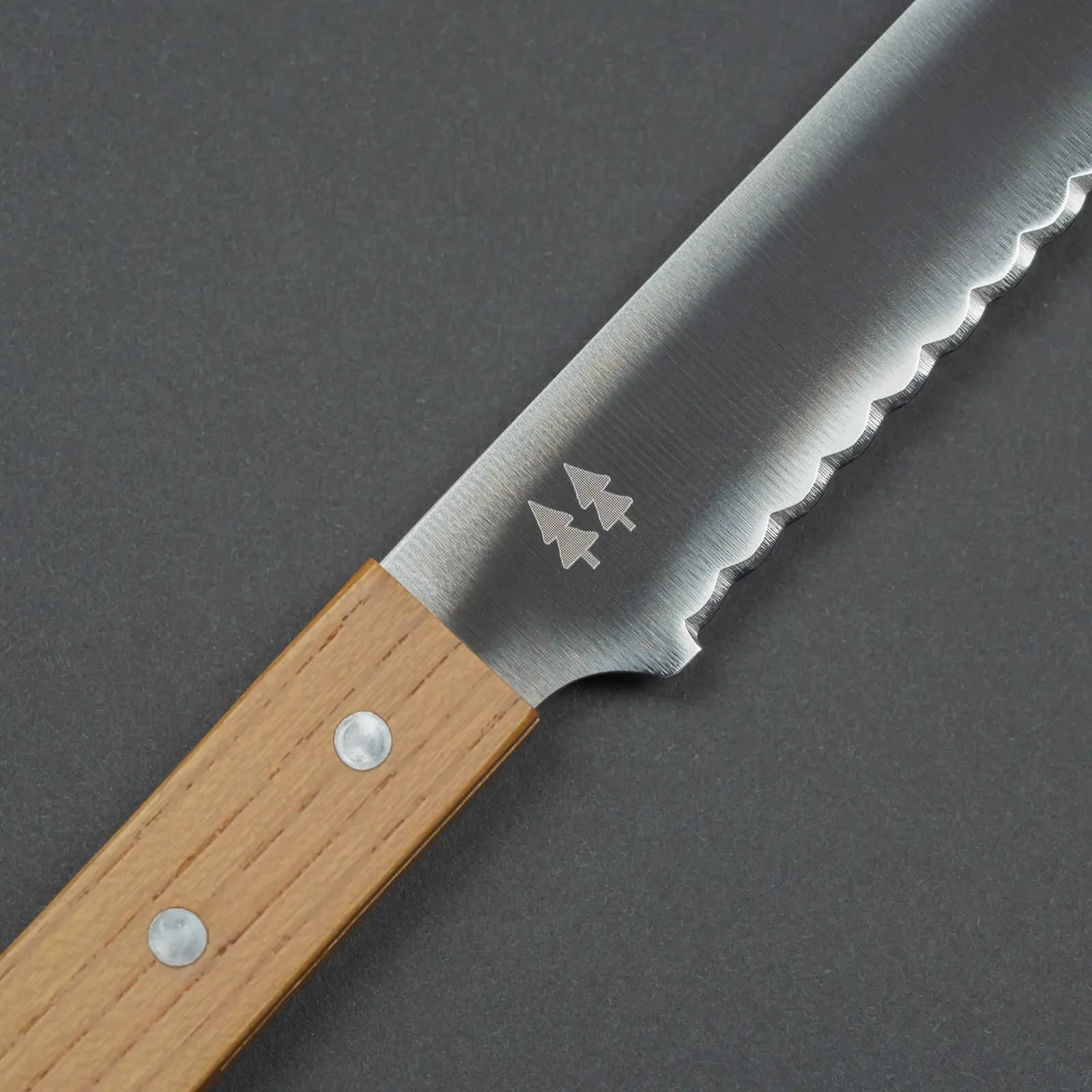 Zelkova wood handle – square grip design